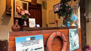 Μια τηλεόραση ή/και κέντρο ψυχαγωγίας στο Gusti Home Stay Ubud