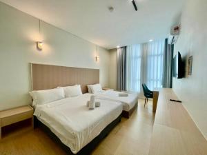 Postel nebo postele na pokoji v ubytování Mizu Homestay at KK Times Square by R2