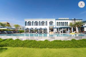 Swimmingpoolen hos eller tæt på Hoi An Beachfront Resort - Studio Apartments