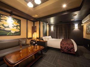 Postel nebo postele na pokoji v ubytování Hotel PENTHOUSE Kanayama - Adult Only + 29 fotografií