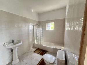 Ванная комната в The Retreat +13 фотографий