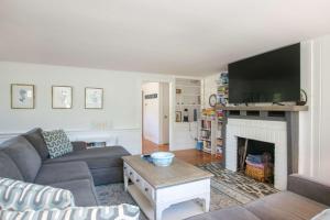 Et tv og/eller underholdning på 100 Ft to Skaket Beach