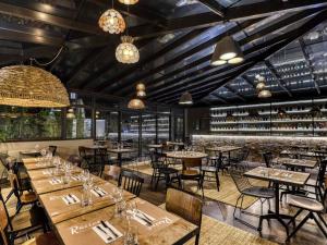 Un restaurante u otro lugar para comer en Mercure Pont d’Avignon Centre