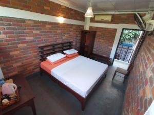 Un pat sau paturi într-o cameră la The Nook