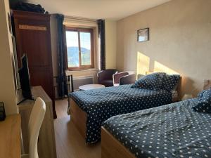 Кровать или кровати в номере Les Jardins de Caribole +28 фотографий