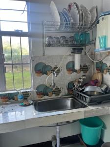 Køkken eller tekøkken på The Blue Cottage