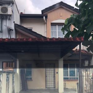 El edificio en el que está la casa vacacional