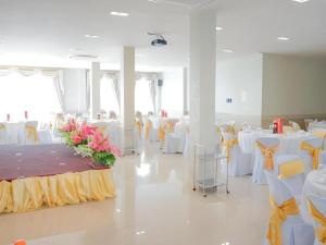 Restaurace v ubytování Royal Hill Satun Hotel + 99 fotografií