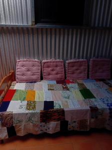 En eller flere senge i et værelse på Petit nid au calme