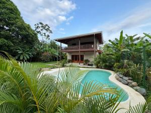 Bazén v ubytování Casa Lillitica - 3BR Beach House with AC & Pool nebo v jeho okolí