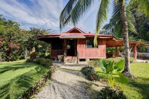 En have udenfor Casa Franke - Central 2BR Home with AC & Pool