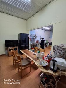 Et tv og/eller underholdning på Lương Y Trần Thúy Liên