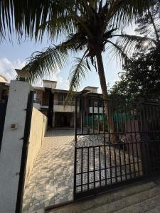 Bygningen som villaen ligger i