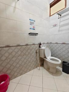 a bathroom with a toilet in a room at Chill-Inn near Surabaya Zoo Syariah in Surabaya
