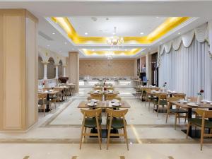 Ресторан / где поесть в Vienna Hotel Wuhan Guobo Jiangang Metro Station