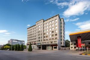 Tòa nhà nơi khách sạn tọa lạc