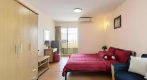 Un pat sau paturi într-o cameră la SURANG MANSION +80 fotografii