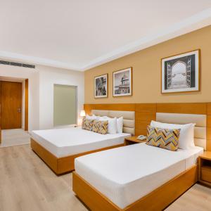 Postel nebo postele na pokoji v ubytování Hotel Grand Nysha Plaza Near Delhi Airport