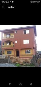 Budova, kde se chata nachází