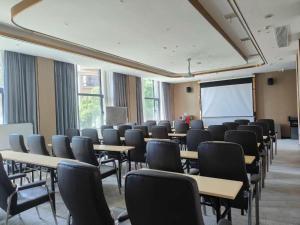 El área de trabajo o centro de convenciones de Echarm Hotel Zhuzhou Liling