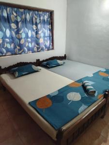 Una cama o camas en una habitación de Corner Cottage - Anuradhapura