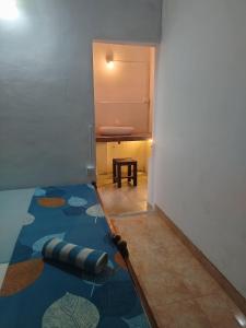 Una cama o camas en una habitación de Corner Cottage - Anuradhapura