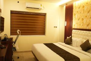 Postel nebo postele na pokoji v ubytování Elite Group Mysore