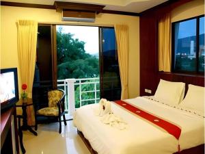 Postel nebo postele na pokoji v ubytování Triple Rund Place Hotel