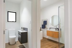 Phòng tắm tại Orowaiti retreat