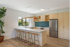 Nhà bếp/bếp nhỏ tại Orowaiti retreat +7 ảnh