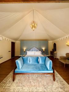 Posezení v ubytování Surpura Bagh - A Luxury Boutique Resort