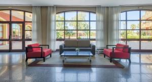 Zona de estar de Ilunion Golf Badajoz