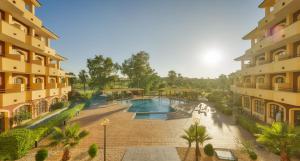 Piscina en o cerca de Ilunion Golf Badajoz