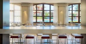 Un restaurante o sitio para comer en Ilunion Golf Badajoz