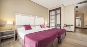 Cama o camas de una habitación en Ilunion Golf Badajoz