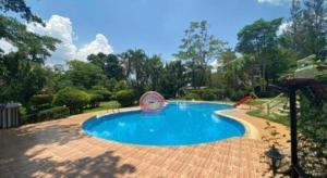 a swimming pool with a fountain in a yard at OYO 966 Boss Khaoyai in Ban Bung Toei