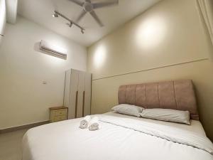 Giường trong phòng chung tại Selayang 168 Park Mall-6 Pax-3 Bedroom-2 Parking Free-Free Shutter Bus to Hospital Selayang +24 ảnh