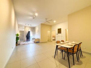 Khu vực ghế ngồi tại Selayang 168 Park Mall-6 Pax-3 Bedroom-2 Parking Free-Free Shutter Bus to Hospital Selayang