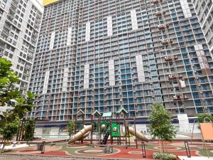 Sân chơi trẻ em tại Selayang 168 Park Mall-6 Pax-3 Bedroom-2 Parking Free-Free Shutter Bus to Hospital Selayang