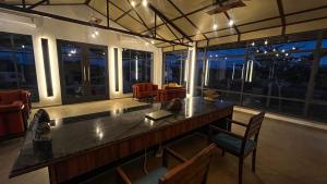 Un lugar para sentarse en jüSTa Luxé -Highpoint Jawai