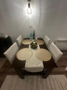 Et opholdsområde på Winter Lotos Apartment Pamporovo