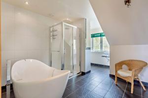 Ένα μπάνιο στο Sealladh an Loch +43 φωτογραφίες