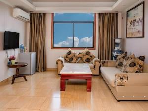 TV a/nebo společenská místnost v ubytování Jian Guo Grand Hotel