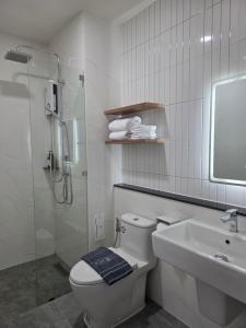 Et badeværelse på Northerly นอร์ทเทอร์ลี่ + 15 billeder