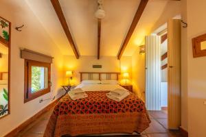 Giường trong phòng chung tại Sunny Bird House Bolonia +94 ảnh