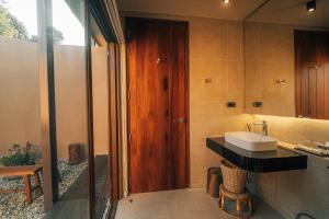 Phòng tắm tại The Fam Cafe&Resort Chiangdao +42 ảnh