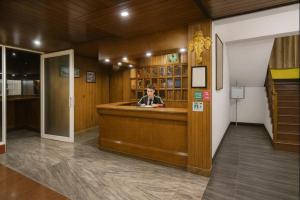 Khách lưu trú tại The Sambhu Heights - Deluxe Rooms - Free Wifi - Parking and Restaurant Facilites - Top Rated Hotel