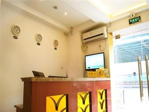 an office with a bar with a laptop on it at GreenTree Inn Shanghai South Railway Station Xujiahui Stadium Subway Station Shell Hotel in Shanghai