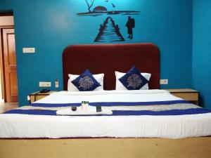 Postel nebo postele na pokoji v ubytování Hotel Mayur