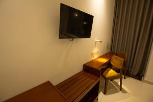 TV a/nebo společenská místnost v ubytování Heaven Breeze Hotel Ella